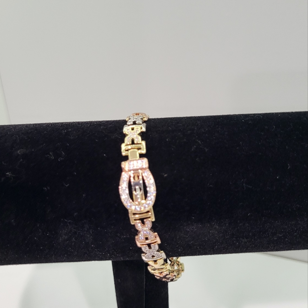 Xuping Gold Modern Minimalist Bracelet
